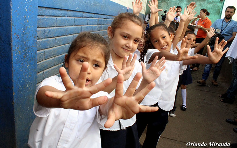 escuelas-ni&ntilde;os-lavado-manos